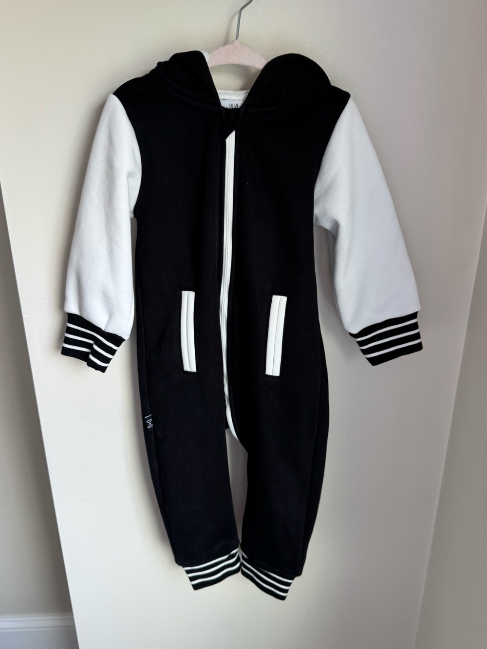 Olive + Scout Black and White Zip-up Sweatsuit 2T
